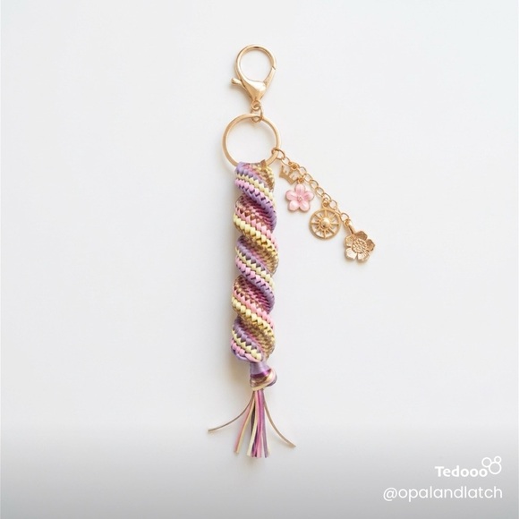 Rapunzel Dream Braid Keychain - Picture 3 of 3